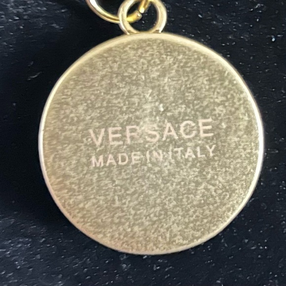 Elegant Gold Versace Medusa Necklace - Picture 3 of 3